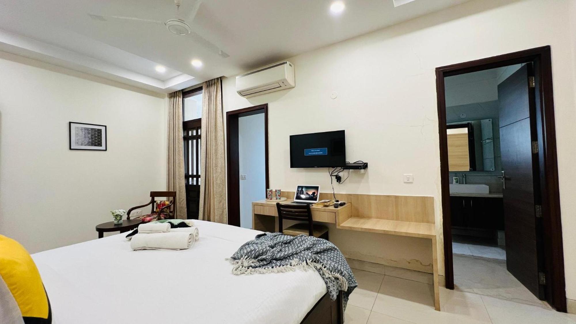 Bluo Studio5 Golf Course Road - Gym, Terrace Garden Gurgaon Exterior photo