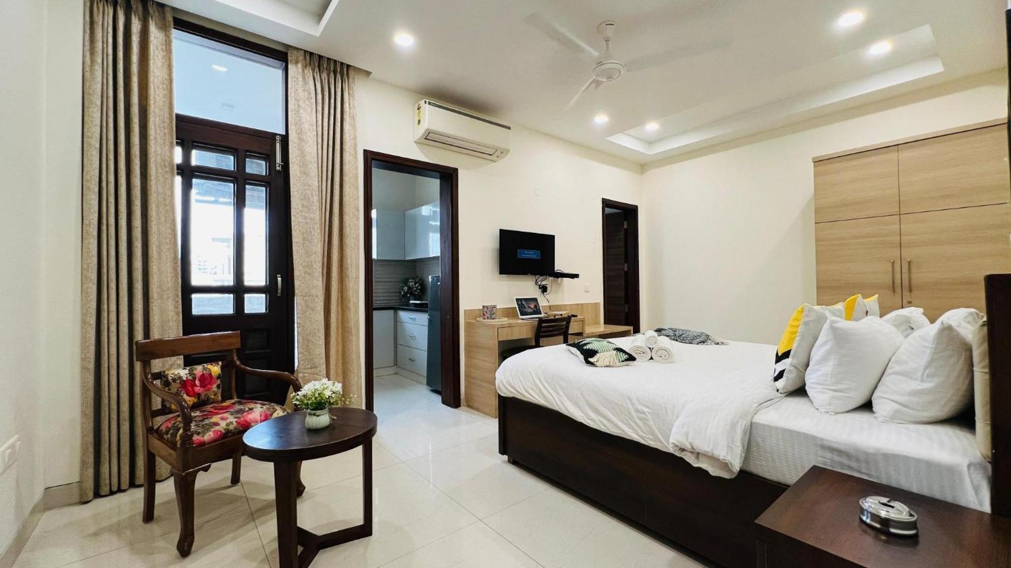 Bluo Studio5 Golf Course Road - Gym, Terrace Garden Gurgaon Exterior photo